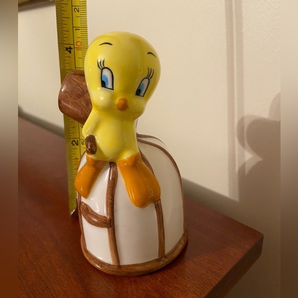 Vintage Gibson Warner Bros 1998 Tweety Bird on Cage Salt or Pepper Shaker - Picture 6 of 7